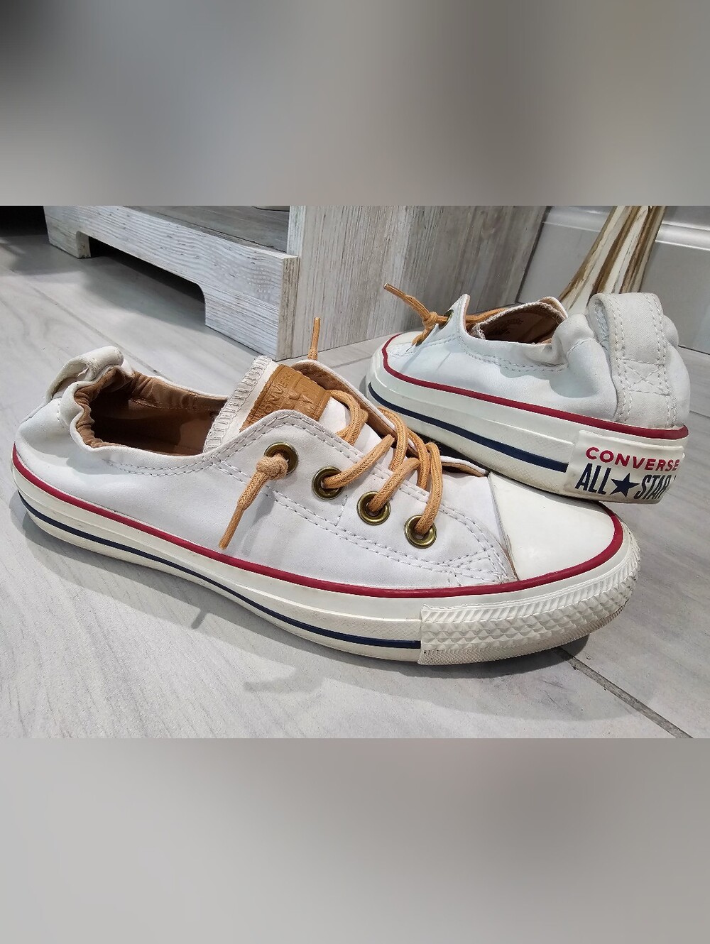 Converse Womens Low Top Canvas Sneaker in White with Tan Laces Size 6